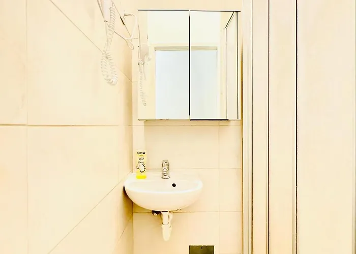 4br For 8 Guests Near Fac Platz Apartment